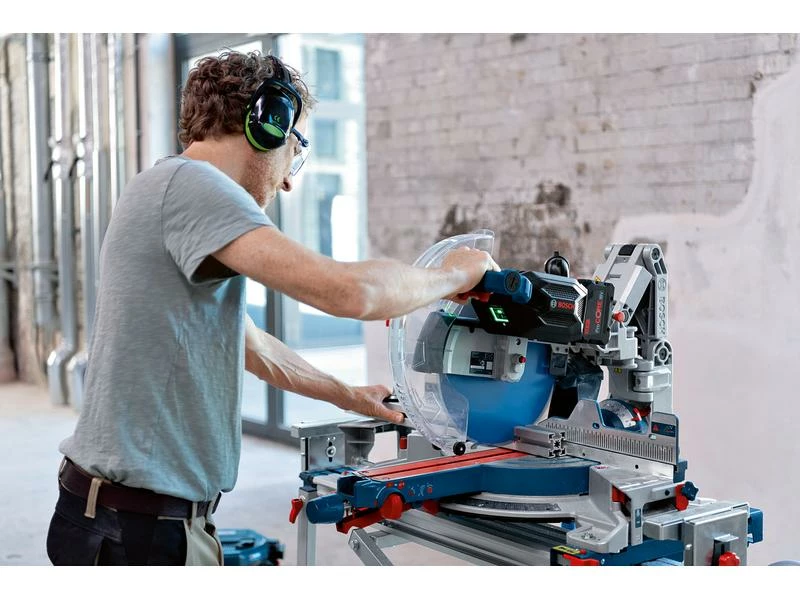 Bosch Professional Akku-Kappsäge GCM18V-305 GDC Biturbo solo 7 Bosch Professional Akku-Kappsäge GCM18V-305 GDC Biturbo solo – Bild 5